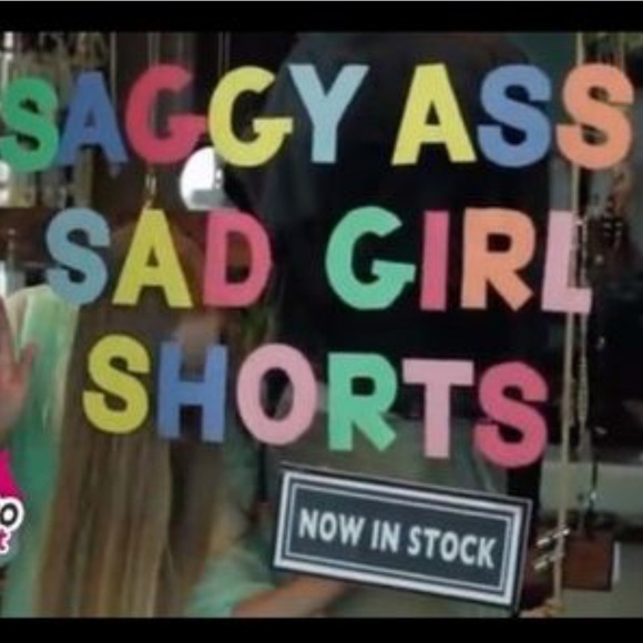 Meet your Posher, Ashley! ๐ป - Picture 2 of 3